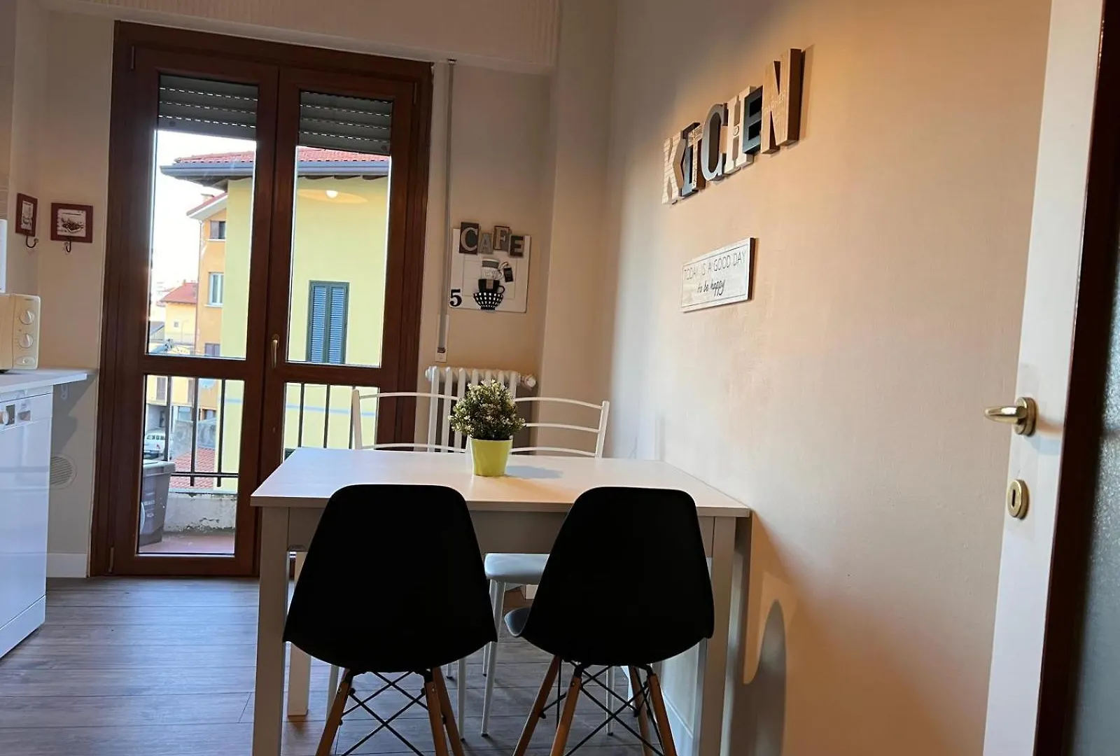 Kibilu - Elegant City-Center Apartment Near Hospitals Fast Wi-Fi Varese