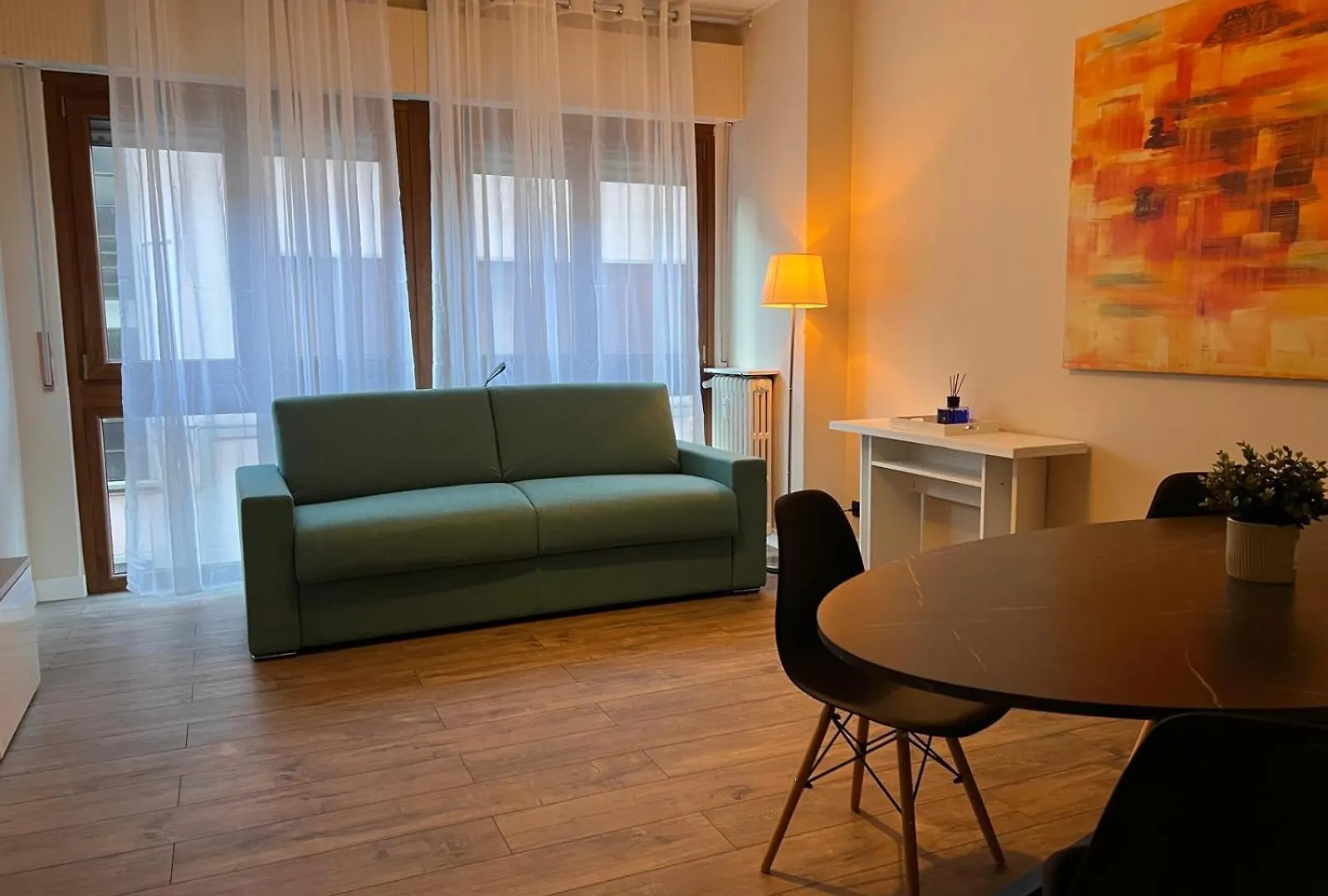 Kibilu - Elegant City-Center Apartment Near Hospitals Fast Wi-Fi Varese