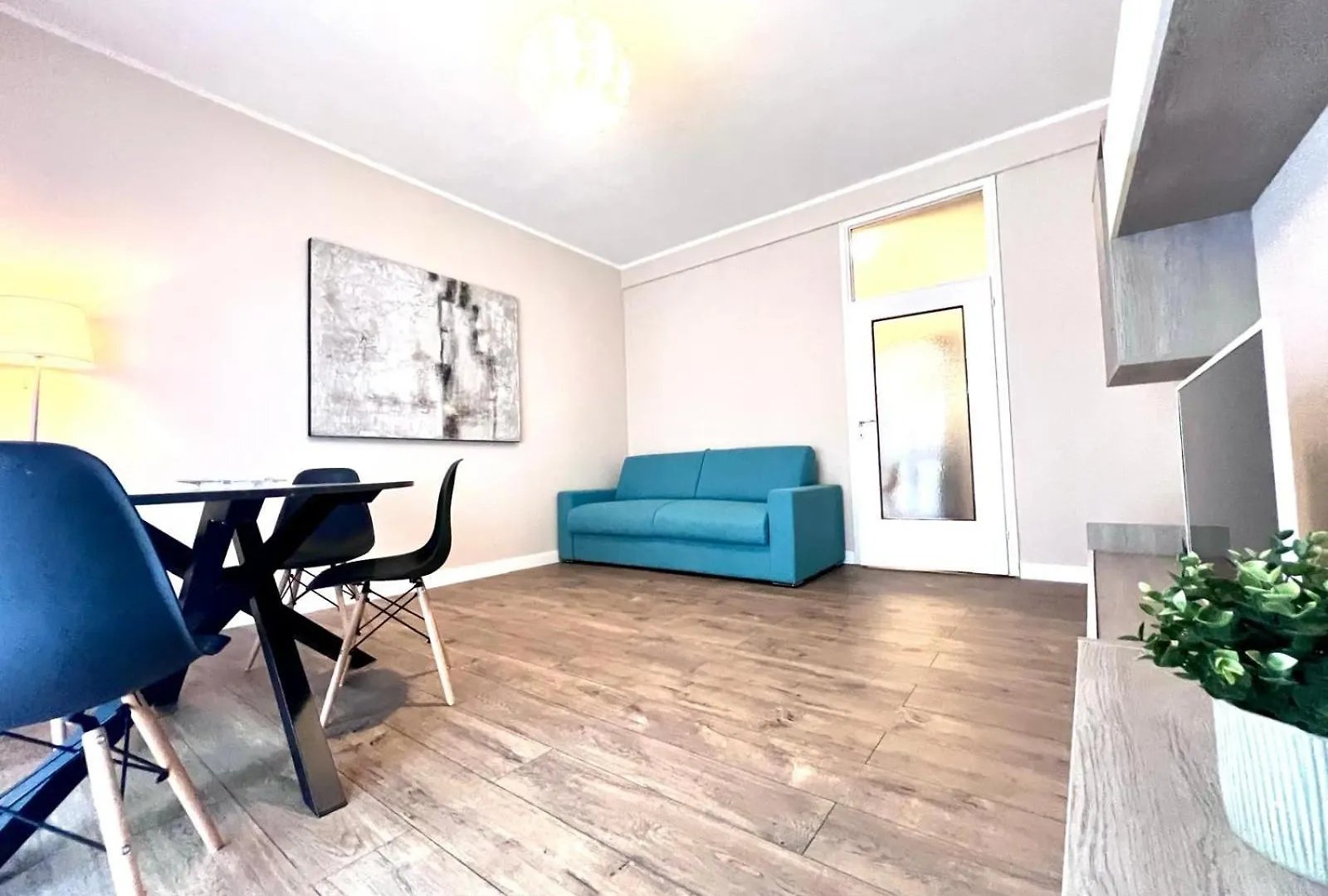 Kibilu - Elegant City-Center Apartment Near Hospitals Fast Wi-Fi Varese