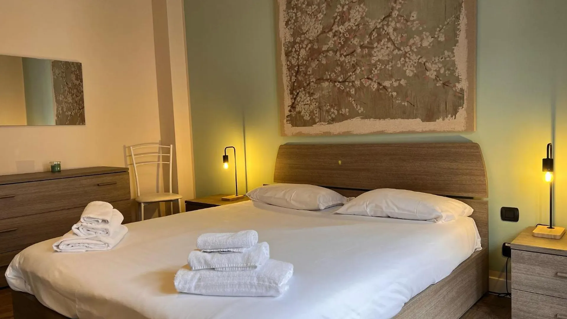 Kibilu - Elegant City-Center Apartment Near Hospitals Fast Wi-Fi Varese